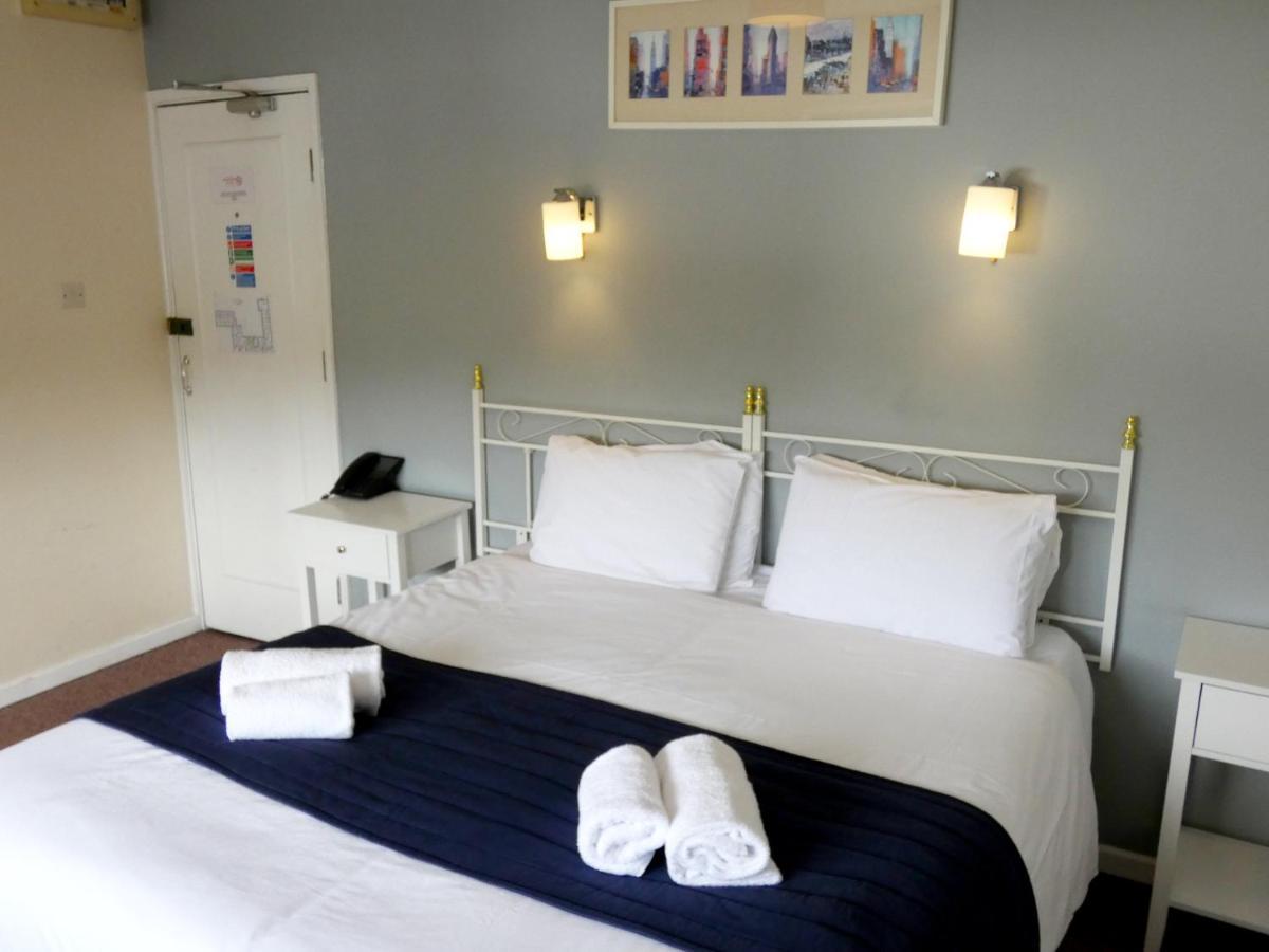 מונמות' The Riverside Hotel מראה חיצוני תמונה