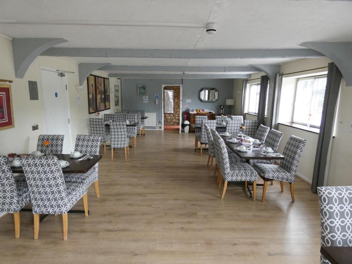 מונמות' The Riverside Hotel מראה חיצוני תמונה