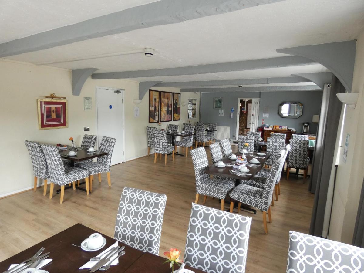 מונמות' The Riverside Hotel מראה חיצוני תמונה